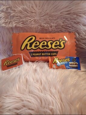 Hershey's Reese's Peanut Butter Cups Crossbody